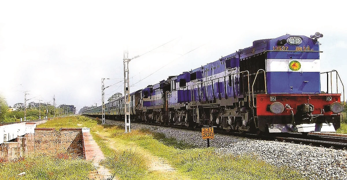 पूरी तरह से रेलवे से जान छुड़ाने की फिराक में मोदी सरकार, जल्द हटा दिए जाएंगे लाखों कर्मचारी