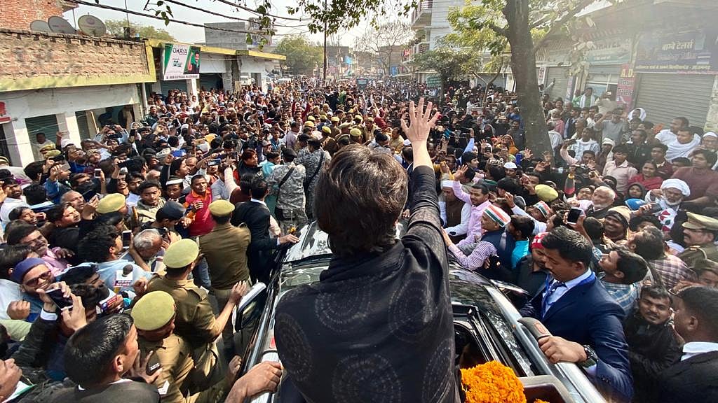 आजमगढ़ में घायल CAA प्रदर्शनकारियों से मिलीं प्रियंका, कहा- आपके साथ गलत हुआ, बीजेपी सरकार गरीबों के खिलाफ