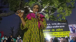 मोदी सरकार का दिमाग मुसलमानों के खिलाफ, लेकिन सीएए-एनआरसी-एनपीआर पूरी जनता के खिलाफ: अरुंधति रॉय