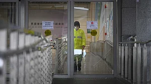 चीन में जारी है कोरोनावायरस का कहर, 811 हुई मरने वालों की संख्या, 37 हजार बीमार