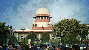 सरकार और टेलीकॉम कंपनियों को सुप्रीम कोर्ट की फटकार, कहा- देश में कोई कानून बचा है, अदालत बंद कर दें?