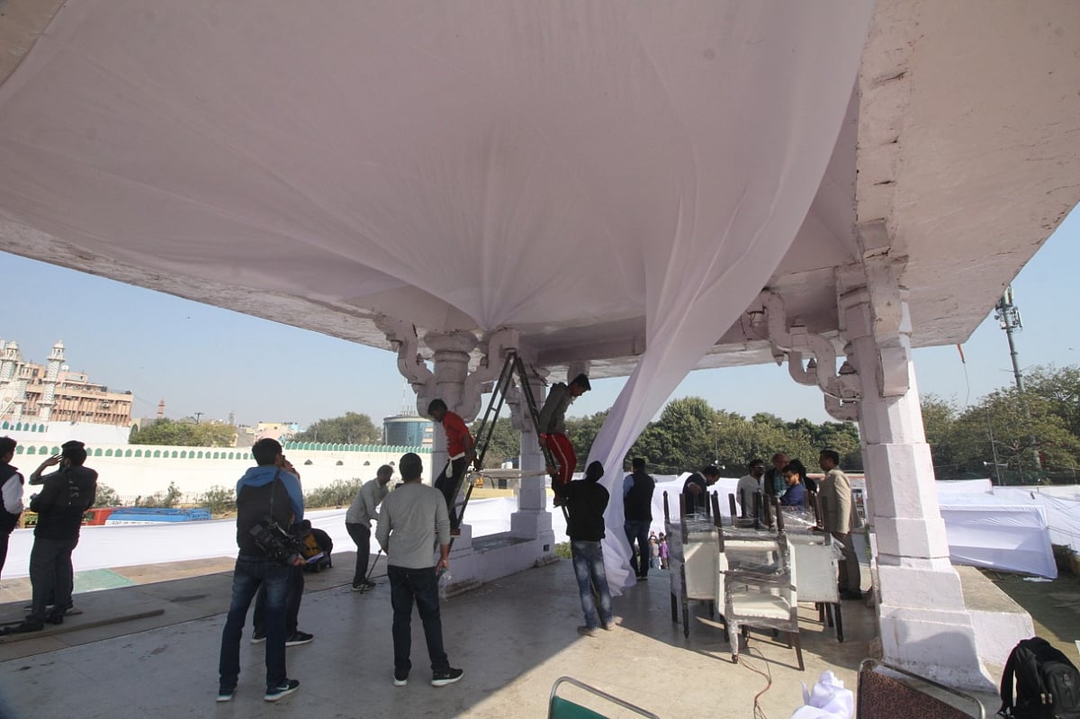 वीडियो: अरविंद केजरीवाल का शपथ समारोह कल, दिल्ली के रामलीला मैदान में भव्य तैयारियां, आम आदमी होगा वीआईपी