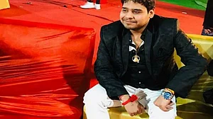 दिल्ली में कार सवार युवक पर 40 राउंड फायरिंग, 20 गोलियां लगने से युवक की मौत
