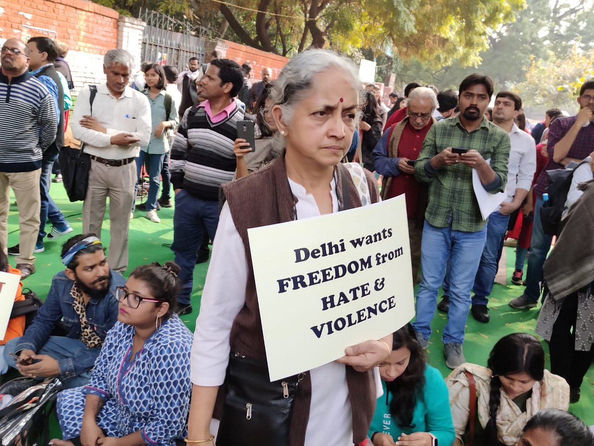 बड़ी खबर LIVE: दिल्ली के मौजपुर इलाके में फिर से तनाव की खबर, सीआरपीएफ और आईटीबीपी की गश्त शुरु