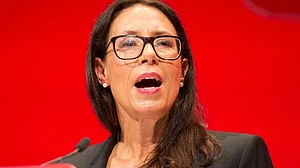 मोदी सरकार के फैसले के खिलाफ बोलने वाली ब्रिटिश सांसद को नहीं मिली भारत में एंट्री, दिल्ली एयरपोर्ट से लौटाया