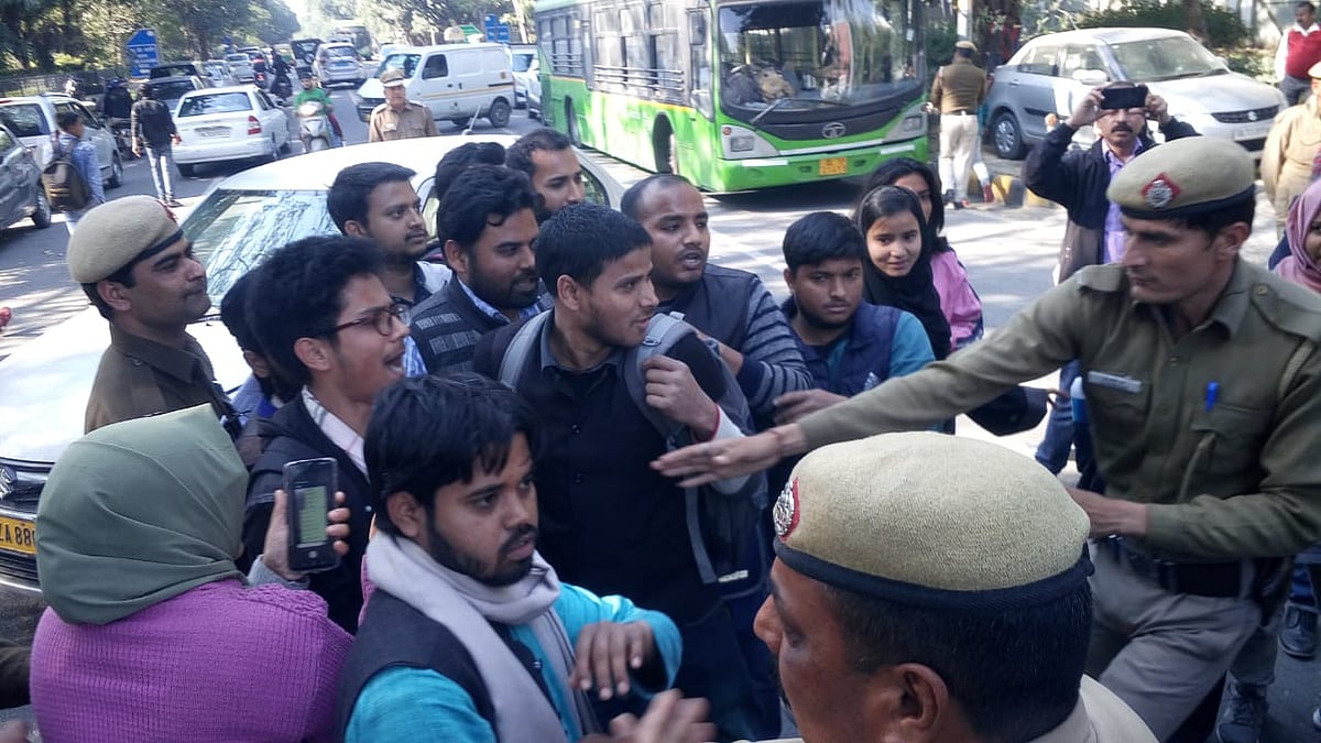 बड़ी खबर LIVE: संघ प्रमुख मोहन भागवत बोले, आज कोई भी खुश नहीं, सरकार से लेकर जनता तक सब आंदोलन कर रहे हैं