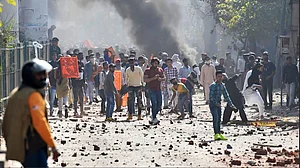 चौंकाने वाली खबर: पुलिस कमिश्नर ने लोगों से की शांति की अपील तो एक प्रदर्शनकारी बोला- कपिल मिश्रा का कराया है ये सब