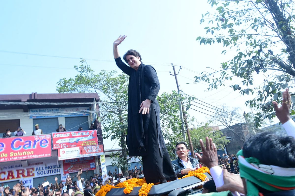 आजमगढ़ में घायल CAA प्रदर्शनकारियों से मिलीं प्रियंका, कहा- आपके साथ गलत हुआ, बीजेपी सरकार गरीबों के खिलाफ