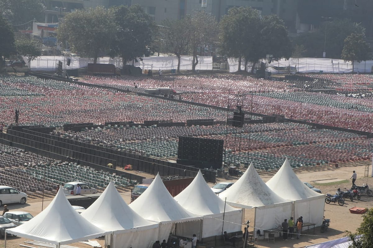 वीडियो: अरविंद केजरीवाल का शपथ समारोह कल, दिल्ली के रामलीला मैदान में भव्य तैयारियां, आम आदमी होगा वीआईपी