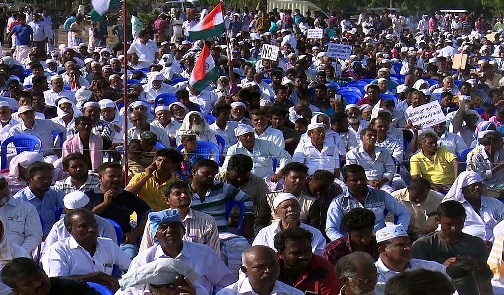 दिल्ली के सीएम बने अरविंद केजरीवाल, ऐतिहासिक रामलीला मैदान में तीसरी बार ली शपथ, 6 विधायक बने मंत्री