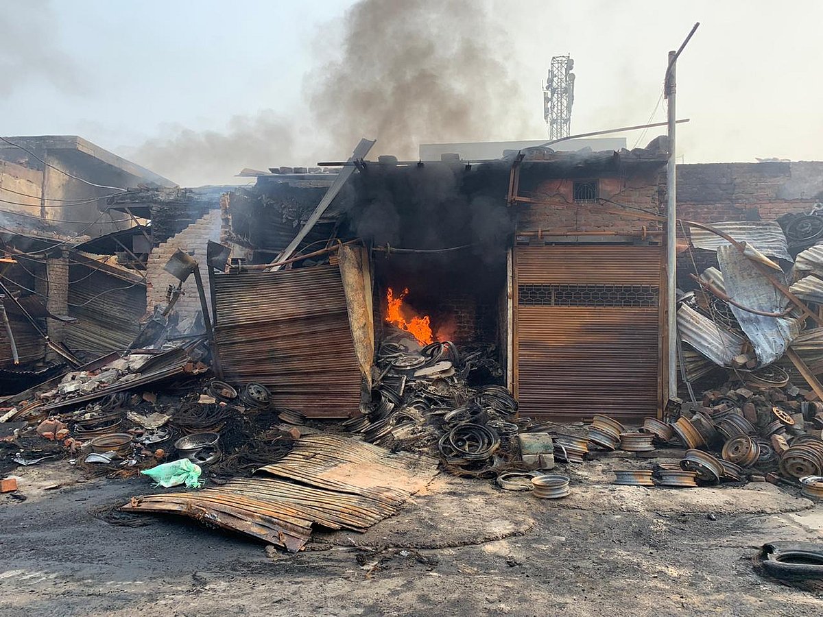 बड़ी खबर LIVE: दिल्ली के हिंसा वाले इलाकों में देखते ही गोली मारने के आदेश, मरने वालों की संख्या 13 पहुंची, जाफराबाद सड़क खुली