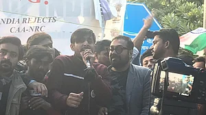 CCA के खिलाफ जामिया पहुंचे अनुराग कश्यप, बोले- यहां आकर लगा अभी हम जिंदा हैं