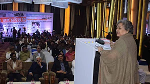 गांव, किसान-मजदूर देश की सनातन प्राथमिकताएं, महिलाओं की भागीदारी जरूरी: मृणाल पांडे