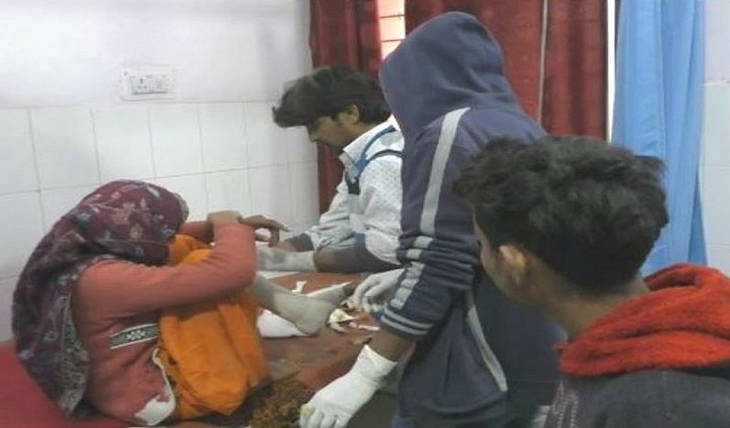 योगी राज में महिलाओं पर हिंसा जारी, राजीनामा से इनकार करने पर हापुड़ में रेप पीड़ता पर फेंका एसिड