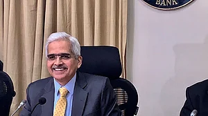 अर्थ जगत की खबरेंः आरबीआई के ताजा फैसले से कोई राहत नहीं और एलआईसी पर चिदंबरम ने मोदी सरकार को घेरा
