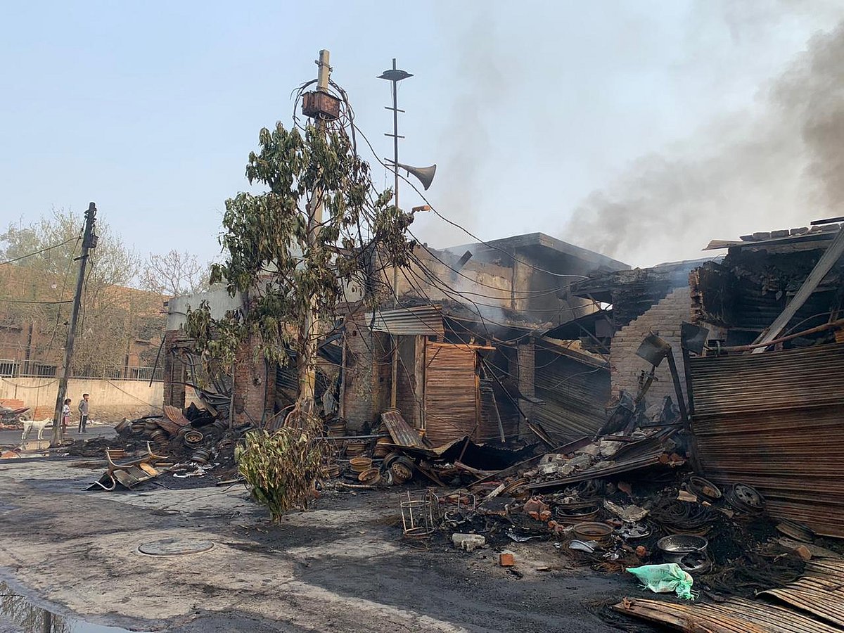 बड़ी खबर LIVE: दिल्ली के हिंसा वाले इलाकों में देखते ही गोली मारने के आदेश, मरने वालों की संख्या 13 पहुंची, जाफराबाद सड़क खुली