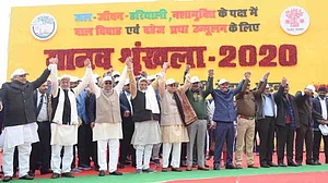 बिहार जल रहा अपराध में और नीतीश चुनावी जमीन पर ढूंढ़ रहे हैं हरियाली