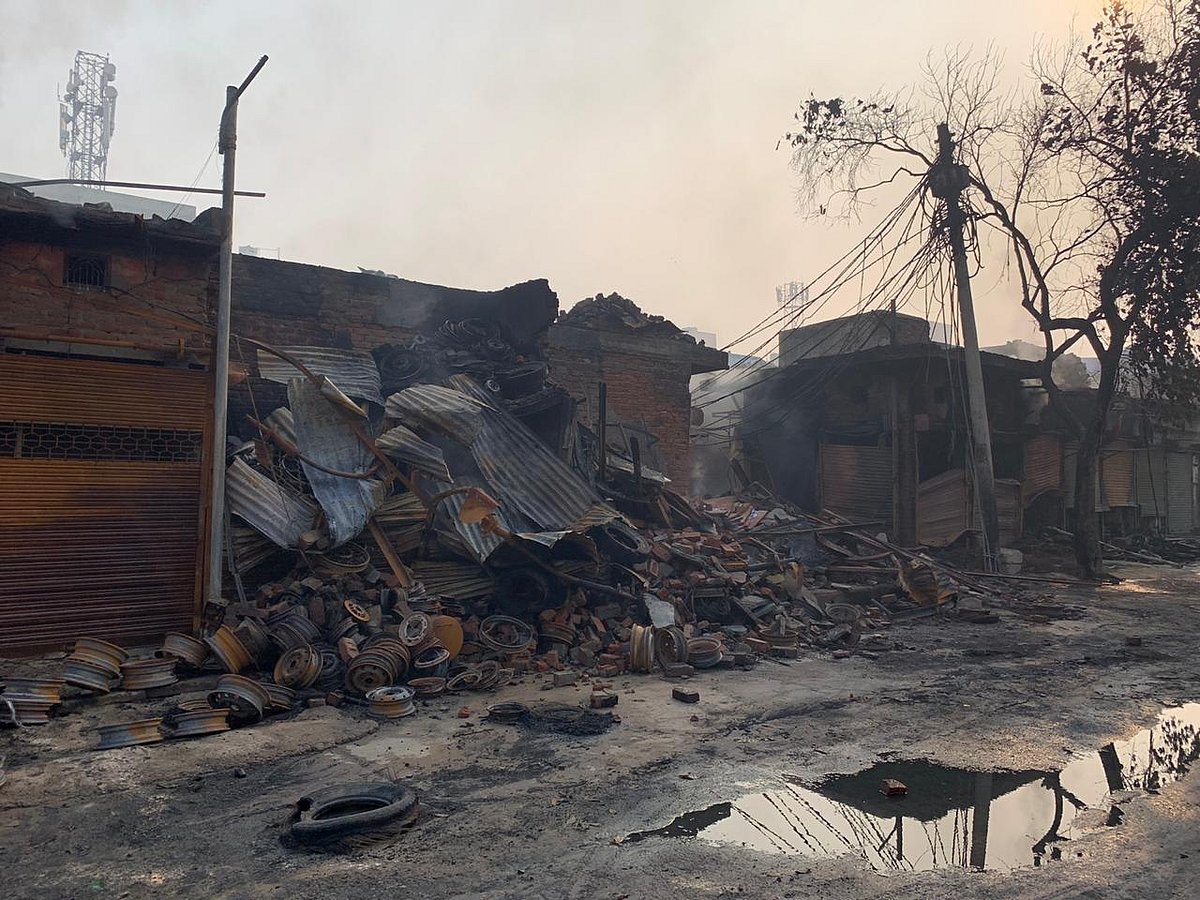 बड़ी खबर LIVE: दिल्ली के हिंसा वाले इलाकों में देखते ही गोली मारने के आदेश, मरने वालों की संख्या 13 पहुंची, जाफराबाद सड़क खुली