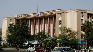 LIC के विनिवेश के फैसले के खिलाफ कर्मचारी लामबंद, आज राष्ट्रव्यापी हड़ताल