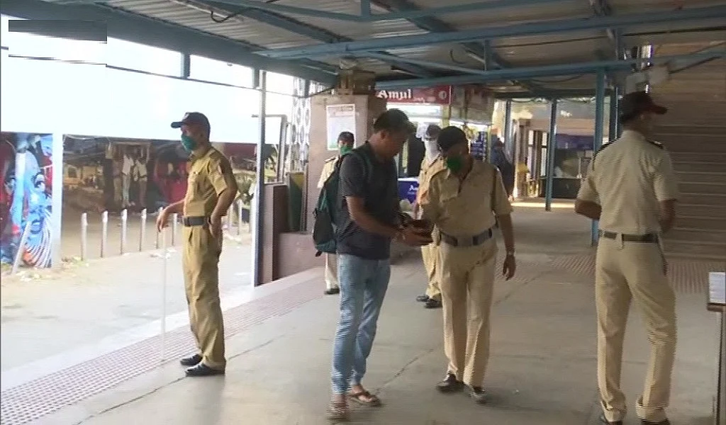 जनता कर्फ्यू का देश भर में व्यापक असर, सड़कें सूनी, बाजार बंद, लोगों ने खुद को घरों में किया कैद, देखें तस्वीरें