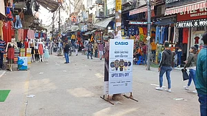 जामा मस्जिद के लजीज व्यंजनों पर लगा कोरोना का ग्रहण,गफ्फार मार्केट से भी गायब रहे लोग