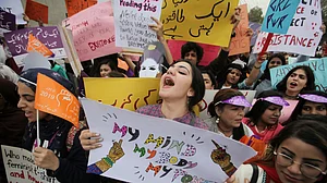 दुनिया की 5 बड़ी खबरें: पाकिस्तान में ‘औरत मार्च’ पर घमासान, कट्टरपंथी विरोध पर अड़े