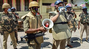 लॉकडाउन तोड़ घर से निकले तो 14 दिन के लिए भेजा जाएगा आइसोलेशन सेंटर, गृह मंत्रालय का सभी राज्यों को निर्देश