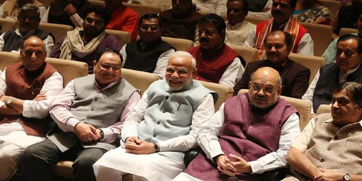 क्या शाह ने मोदी से कुछ ऐसा छिपाया है कि रिश्तों में आ गई खटास, आखिर सीन से गायब क्यों हैं गृहमंत्री !