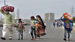 लॉकडाउनः ब्लड कैंसर पीड़ित मासूम को पैदल तय करना पड़ा चार दिन का सफर, संकट में सामने आई सरकारों की संवेदनहीनता