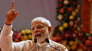 देश में कोरोना वायरस से दहशत, पीएम मोदी आज रात 8 बजे करेंगे राष्ट्र को संबोधित, कई शहरों में धारा 144