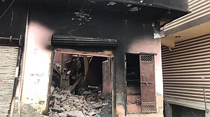 दिल्ली दंगा: हिंसक भीड़ ने बोला धावा तो जान बचाकर भागे लोग, सिर्फ राख और तबाही के निशान बचे हैं शिव विहार में