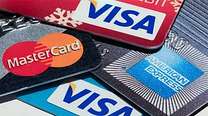 आपके क्रेडिट और डेबिट कार्ड से जुड़े नियम बदल गए हैं, इस्तेमाल से पहले जान लें फायदे और नुकसान