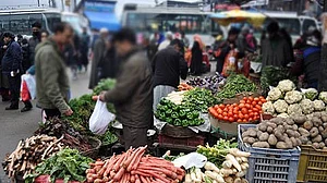 कोरोना के पहले मरीज का पता लगते ही श्रीनगर में घबराहट में खरीदारी, पेट्रोल पंपों पर लगीं लाइनें