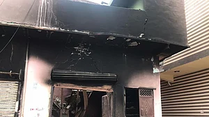 दिल्ली दंगों की दर्द भरी दास्तां: लूट के बाद दंगाइयों ने घर को लगा दी थी आग, ये देख हार्ट अटैक से गई जान