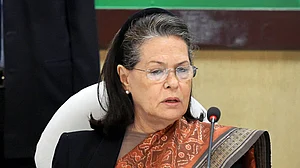 कोरोना से निपटने के लिए सोनिया गांधी ने की एकजुट होने की अपील, सरकार से राहत पैकेज की मांग
