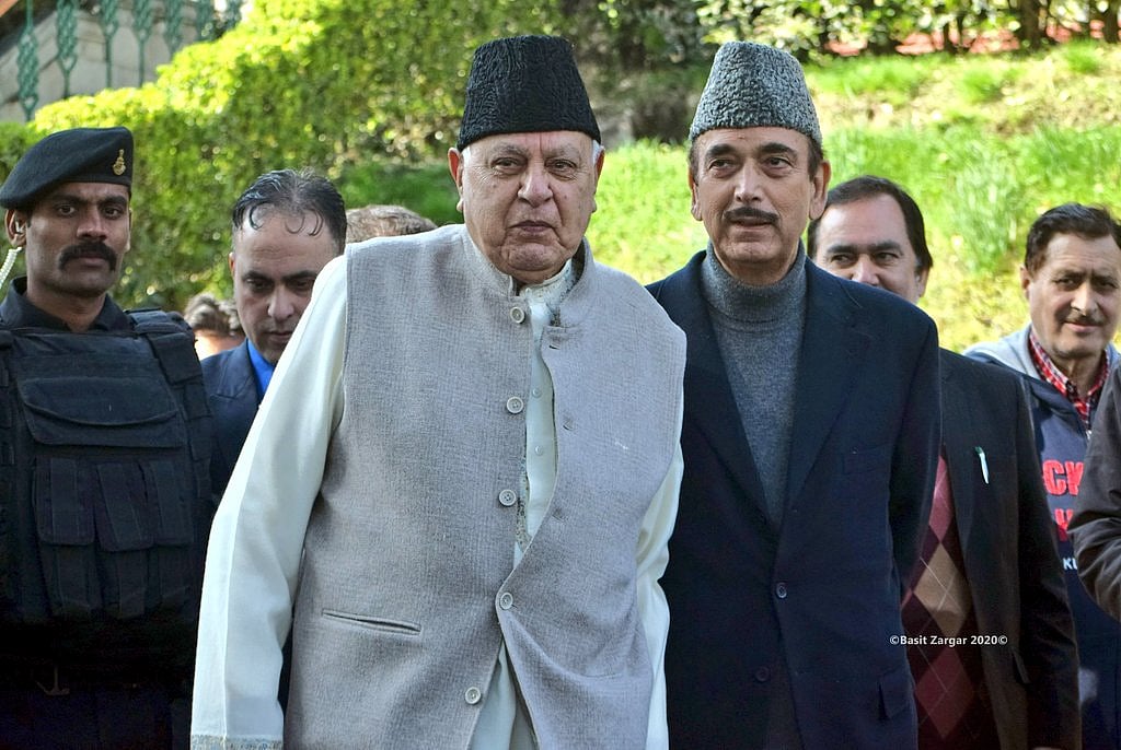 नजरबंदी से रिहा फारूक अब्दुल्ला से मिलने श्रीनगर पहुंचे आजाद, सरकार से की राज्य में लोकतंत्र बहाली की मांग