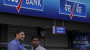 एक और बैंक संकट में, RBI ने यस बैंक पर लगाई पाबंदी, सिर्फ 50 हजार ही निकाल सकेंगे खाताधारक