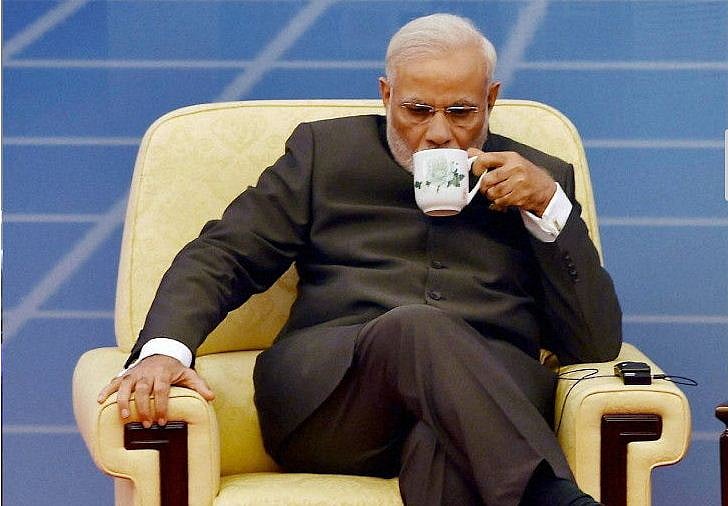 विष्णु नागर का व्यंग्यः सोशल डिस्टेंसिंग में मोदी जी भी खुद बनाते होंगे चाय, पर तारीफ करने वाला कोई नहीं होगा!