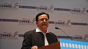 यस बैंक के डायरेक्टर राणा कपूर से ईडी की पूछताछ, देर रात घर पर छापेमारी, मनी लॉन्ड्रिंग का केस