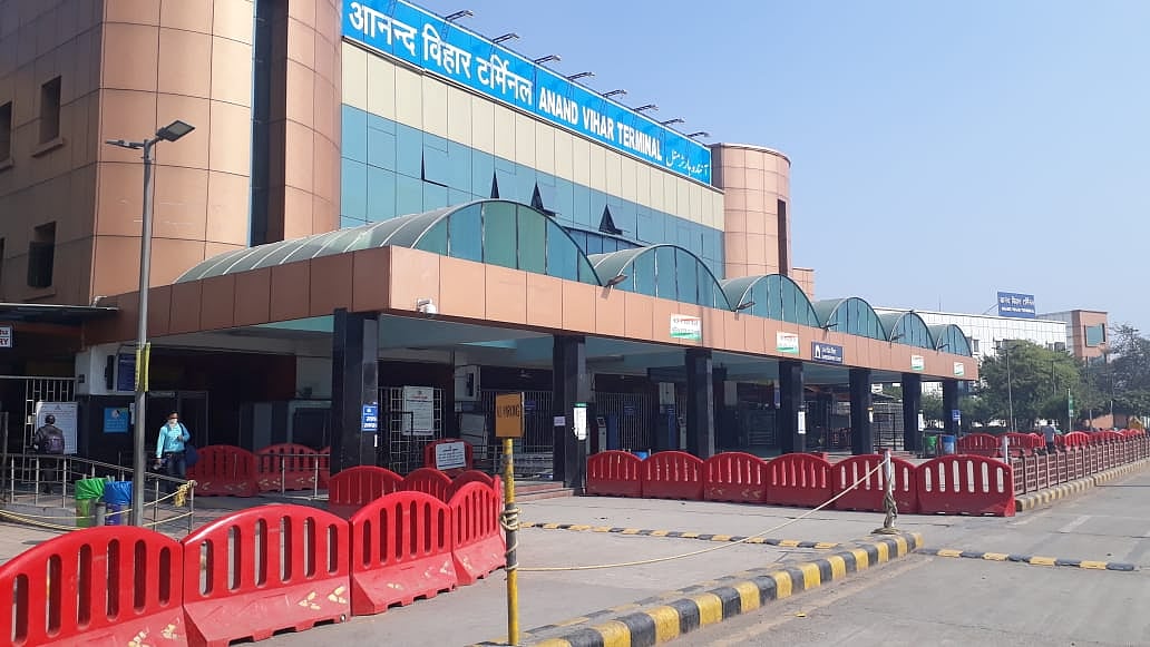 दिल्ली के आनंद विहार रेलवे स्टेशन की तस्वीर