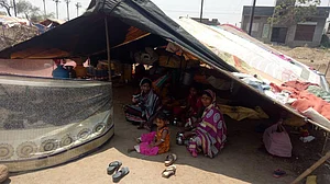 यूपीः कोरोना संकट में भी गरीबों के साथ छल कर रहे राशन डीलर, वितरण बनी बड़ी समस्या