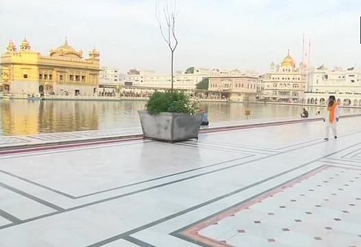 पंजाब: कोरोना के कारण बेरंग रही बैसाखी, स्वर्ण मंदिर में भी रहा सन्नाटा