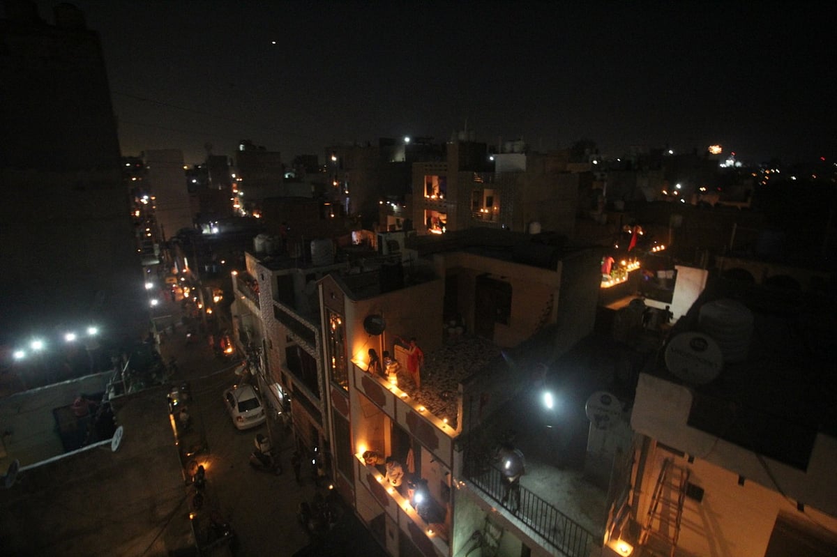 बड़ी खबर LIVE: #9बजे9मिनट के दौरान 32000 मेगावाट घटी थी बिजली की खपत, दस मिनट बाद फिर से बढ़ी मांग- बिजली मंत्री