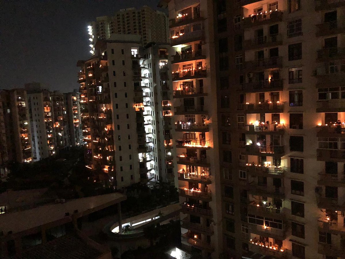 कोरोना भगाने के लिए देश ने #9बजे9मिनट तक जलाए दीये, पूरा देश हुआ मुहिम में शामिल