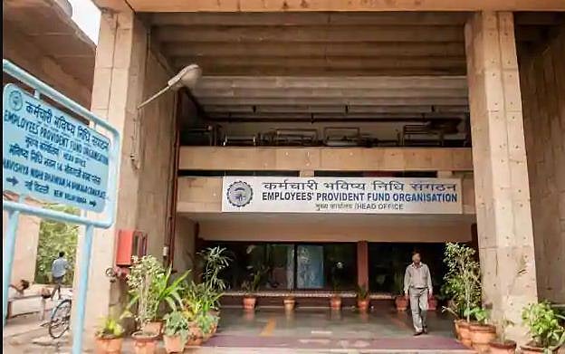 लॉकडाउन ने मजदूरों के बाद नौकरीपेशा की भी  तोड़ी कमर, 13 लाख खाताधारकों ने पीएफ से निकाले हजारों करोड़ रुपये