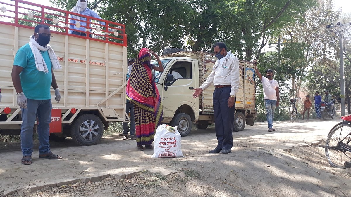 द्वाबा विकास एवं उत्थान समिति ने बांटी राहत सामाग्री