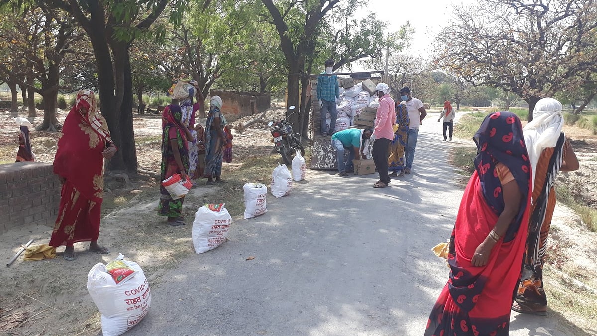 द्वाबा विकास एवं उत्थान समिति ने बांटी राहत सामाग्री