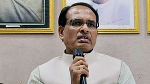 मध्य प्रदेशः घोषणावीर शिवराज का ऑनलाइन पढ़ाई का दावा, भोपाल के बाहर मोबाइल-नेटवर्क के अभाव में हकीकत कुछ और