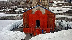 उत्तराखंड: खुल गए बाबा केदारनाथ के कपाट, फिलहाल श्रद्धालुओं को दर्शन की इजाजत नहीं, जानें कब मिलेगी अनुमति