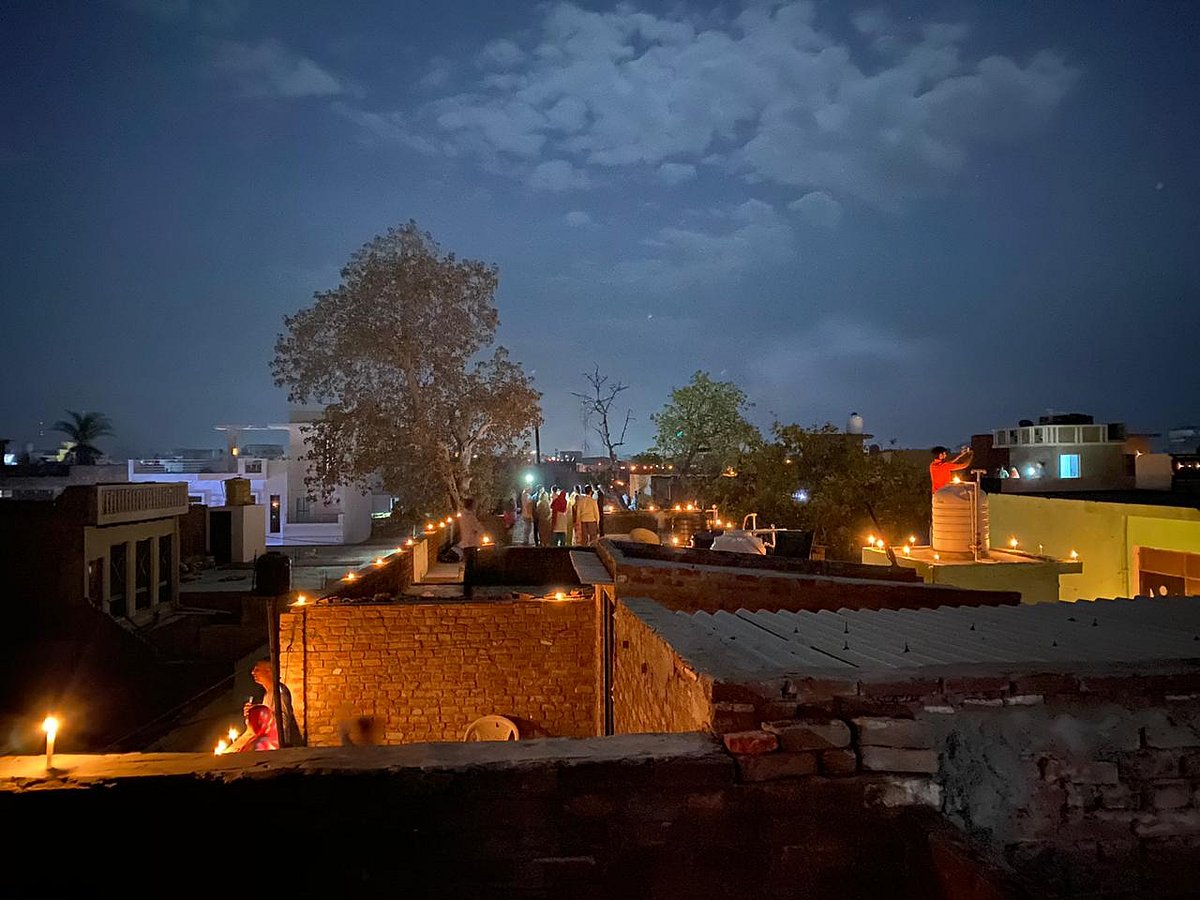 कोरोना भगाने के लिए देश ने #9बजे9मिनट तक जलाए दीये, पूरा देश हुआ मुहिम में शामिल